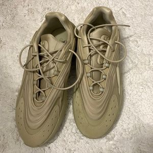 Adidas Ozelia Size 10 color Savanna